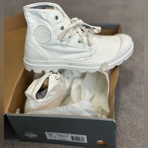 Palladium Pampa Hi Fresh Crisp White NIB W11
